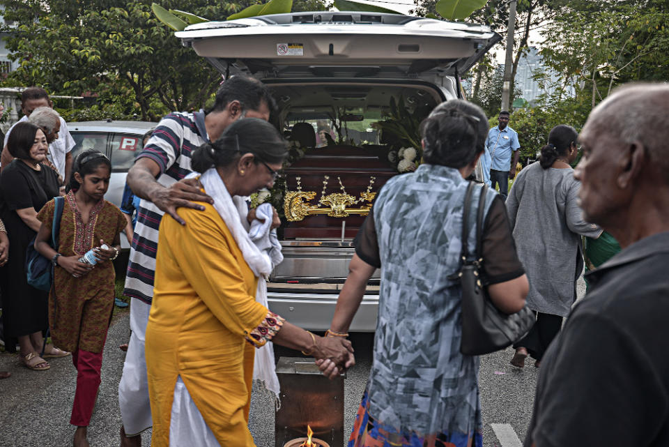 Family and friends attend Datuk M. Chandran’s funeral at Ampang Jaya in Kuala Lumpur September 28, 2019. — Picture by Shafwan Zaidon