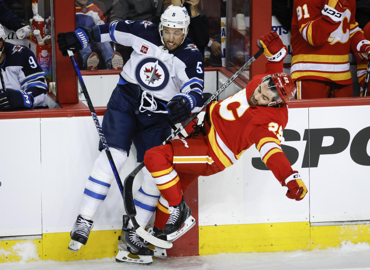 Leafs tough guy Reaves didn't like getting 'jumped' by Xhekaj: 'If
