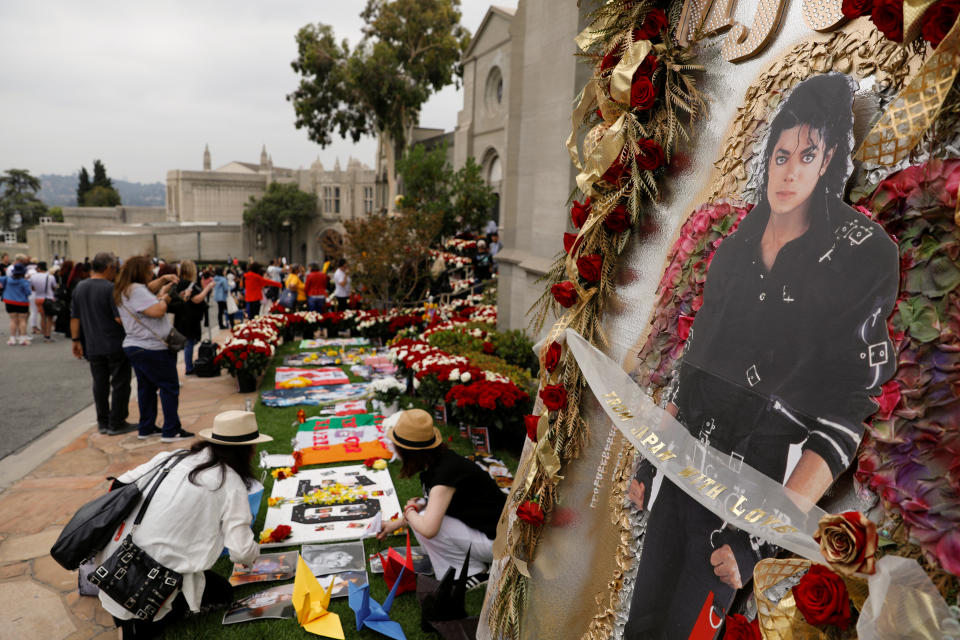 Fans gather at Forest Lawn Cemetery ten years after the death of child star turned King of Pop, Michael Jackson, in Glendale, California, U.S., June 25, 2019.   REUTERS/Mike Blake