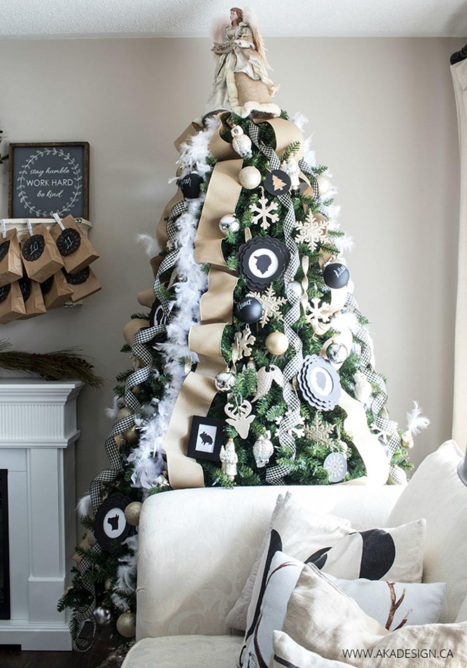 68) Black-and-White Sparkle Christmas Tree