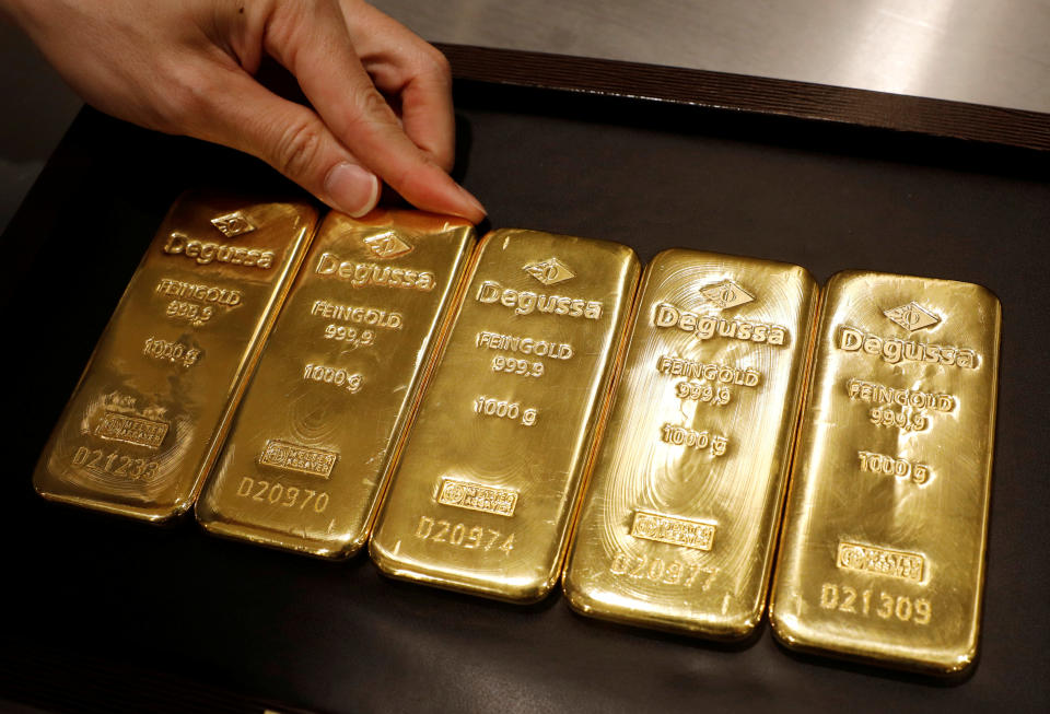 An employee shows gold bullions at Degussa shop in Singapore June 16, 2017. Picture taken June 16, 2017.   REUTERS/Edgar Su