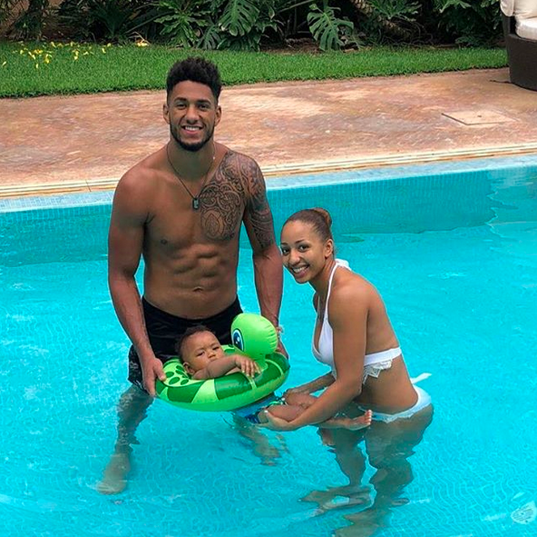 Après la double médaille d'or, Tony Yoka et Estelle Mossely ont décidé de faire un bébé. Leur premier enfant est né le 2 août 2017. Et c'était un beau bébé de boxeurs qui mesurait 55 cm et pesait 4kg410 à la naissance. Son prénom ? Ali, en hommage au boxeur de légende Mohamed Ali, bien entendu. (crédit Instagram)