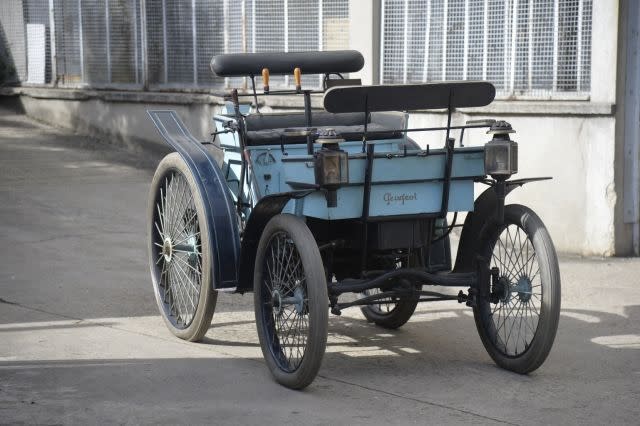 Peugeot vis-à-vis 3.3/4 HP from 1896: €208,600