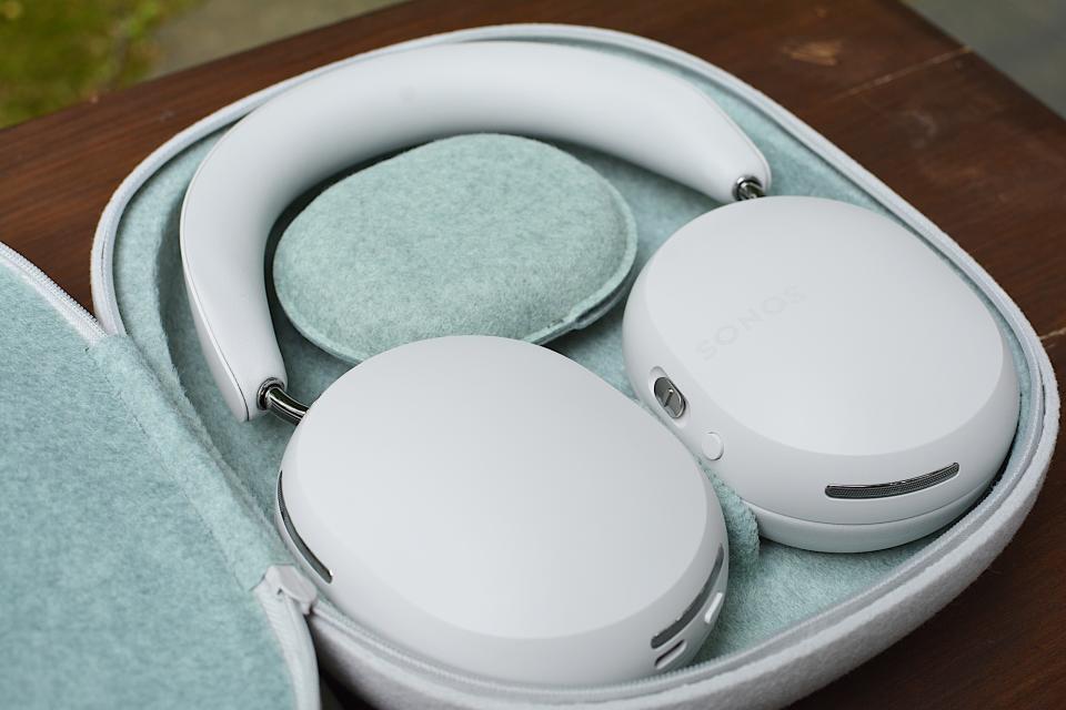 Sonos includes a magnetic cord pouch inside of the headphone case. 