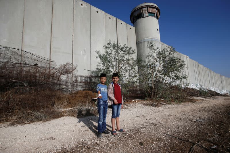 The Wider Image: Side by side, glimpses of Palestinian refugee camps then and now