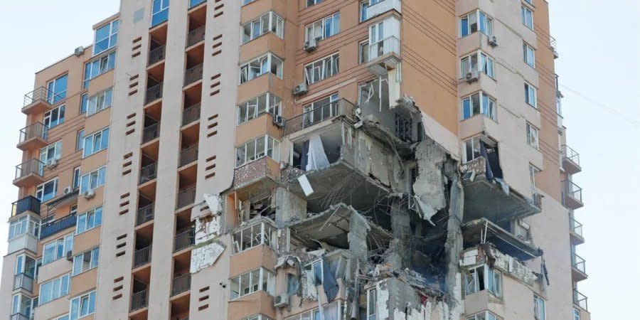 A house on Lobanovsky Avenue in Kyiv suffered from a missile strike in the first days of a full-scale war