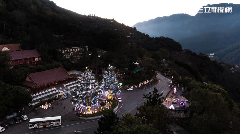 「山谷燈光節」在梨山、谷關舉行。圖為梨山賓館前。（圖／參山處提供）