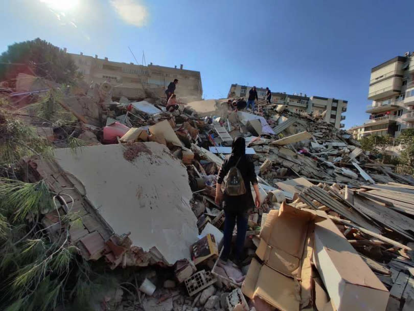 土耳其希臘7.0地震 多處建築倒塌。（圖／翻攝自@meleroda　ＩＧ）