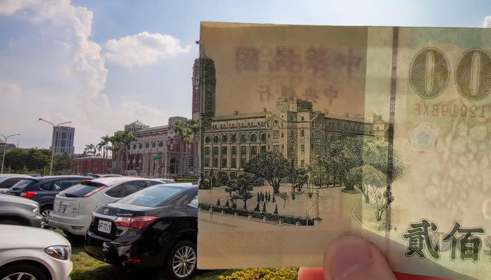 The Reddit user, nicknamed @IB-45 previously shared another picture of a NT$200 Taiwan bill alongside the Presidential Office Building. (Courtesy of @IB-45/Reddit)