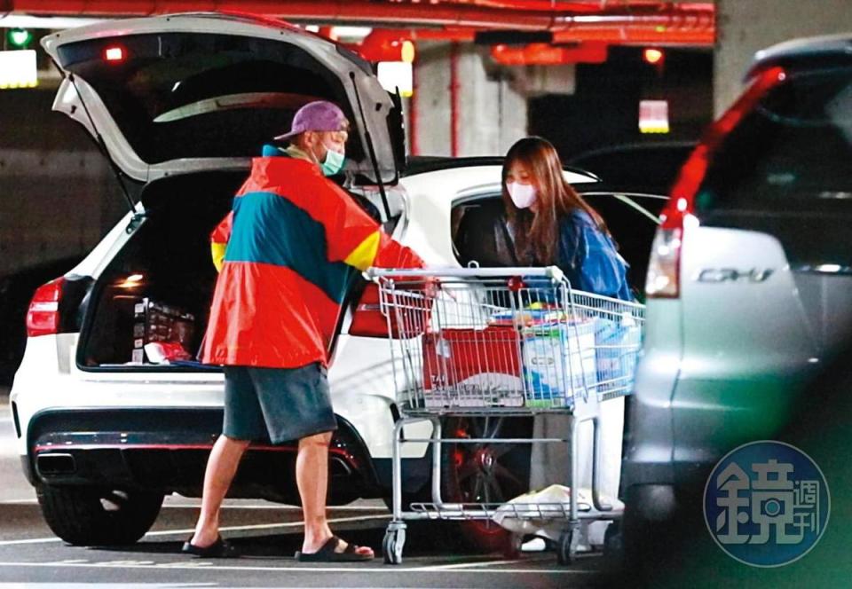 KID（左）被本刊拍到已經另擁新歡，就算他常跟女星有曖昧，但目前也未聽說過分手消息。