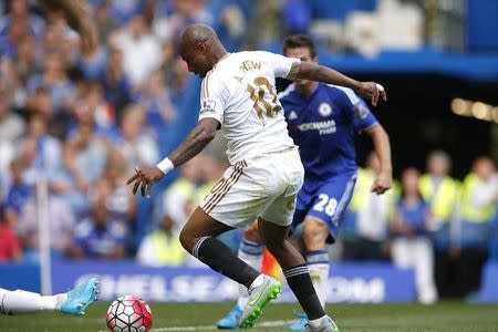Football - Chelsea v Swansea City - Barclays Premier League - Stamford Bridge - 8/8/15 Andre Ayew scores the first goal for Swansea Action Images via Reuters / John Sibley Livepic