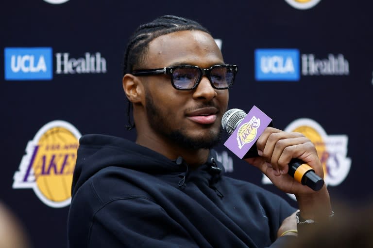 Bronny James says he is ready to deal with the pressure playing alongside his famous father at the <a class="link " href="https://sports.yahoo.com/nba/teams/la-lakers/" data-i13n="sec:content-canvas;subsec:anchor_text;elm:context_link" data-ylk="slk:Los Angeles Lakers;sec:content-canvas;subsec:anchor_text;elm:context_link;itc:0">Los Angeles Lakers</a> (RONALD MARTINEZ)