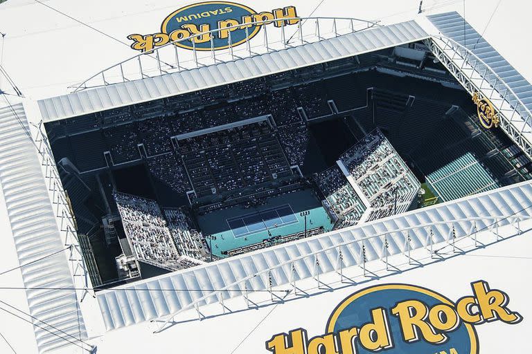 En una cancha readaptada, el Hard Rock Stadium recibe cada año desde 2019 al Miami Open de tenis; este año se consagró Carlos Alcaraz.