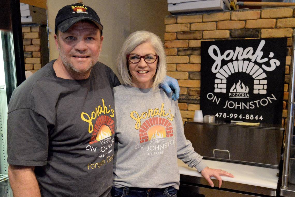 Eric and Laurie Thomas, owners of Jonah’s on Johnston Pizzeria, say they want to make Jonah’s the new spot for people to go in Forsyth. “What we want is a local place where people love to come and hang out and eat and can be their weekly place to come with their family,” Laurie says.