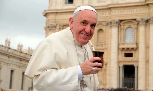 Vatican, Rome, Italy. 19th February 2014. General Audience of 19 February 2014 - Pope Francis drinks the mate offered by a pilgr