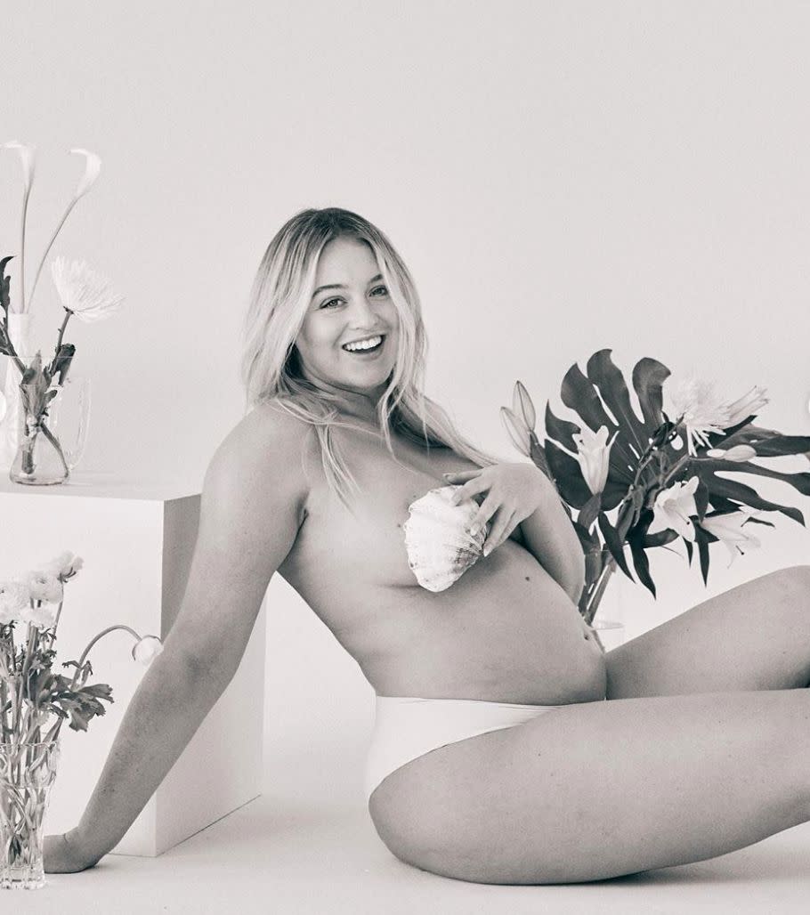 910px x 1028px - Iskra Lawrence Exposes Much More Than Her Bump In New Pregnancy Snaps