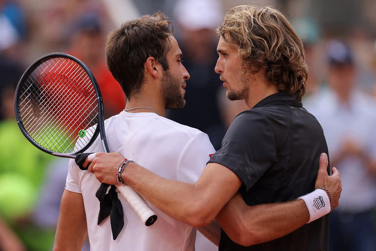 Roland Garros: el saludo final entre Tomás Etcheverry y Alexander Zverev 