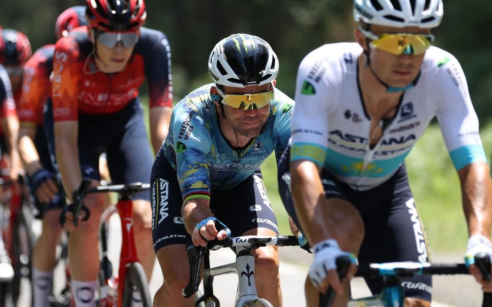 Mark Cavendish sits on the wheel of Astana Qazaqstan team-mate Alexey Lutsenko