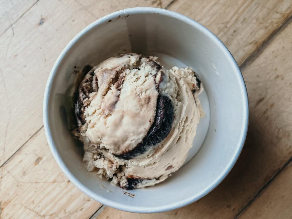 scoop of jamoca almond fudge ice cream form baskin robbins