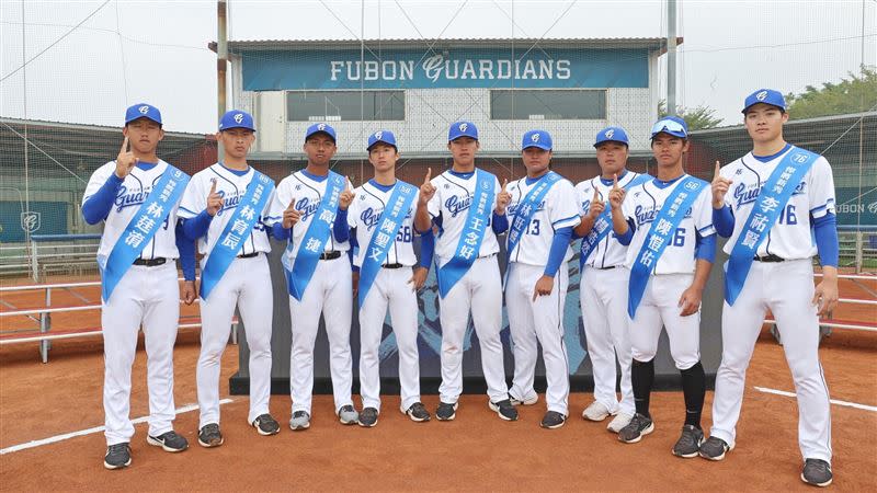 富邦悍將今年的9位新人，今年目標都是總冠軍。（圖／翻攝自Fubon Guardians 富邦悍將棒球隊臉書官方粉專）