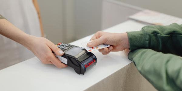 Negocios cobran comisión por uso de tarjeta de crédito en Tijuana ¡OJO: No está permitido!