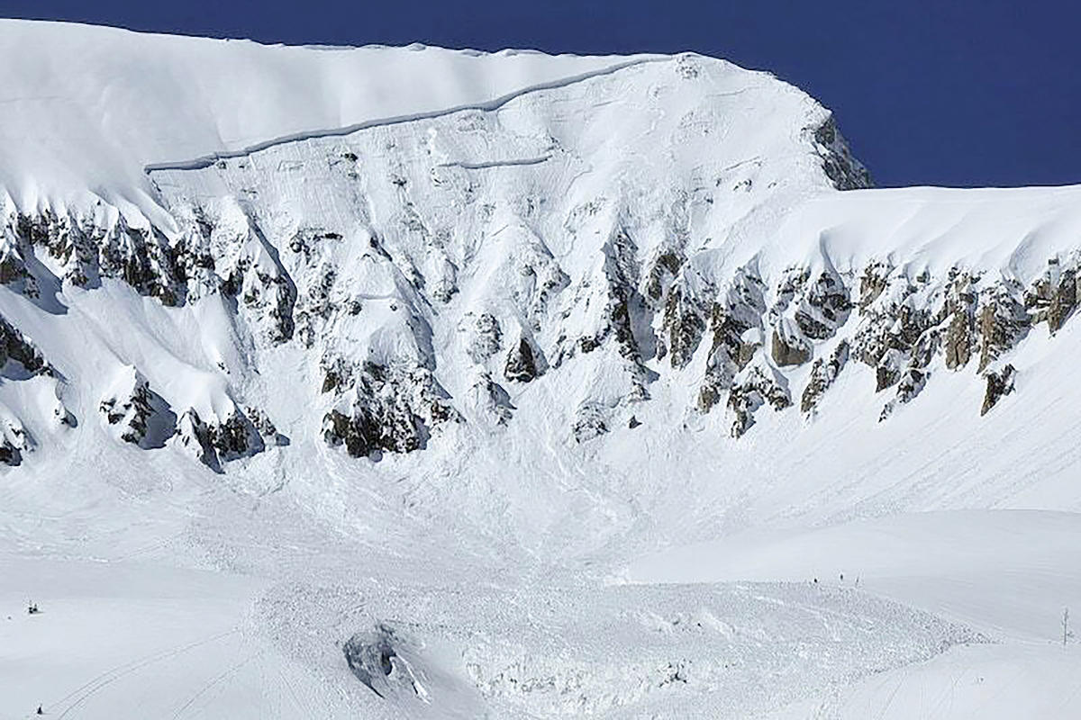 #2 skiers killed in large late-winter avalanches in Colorado