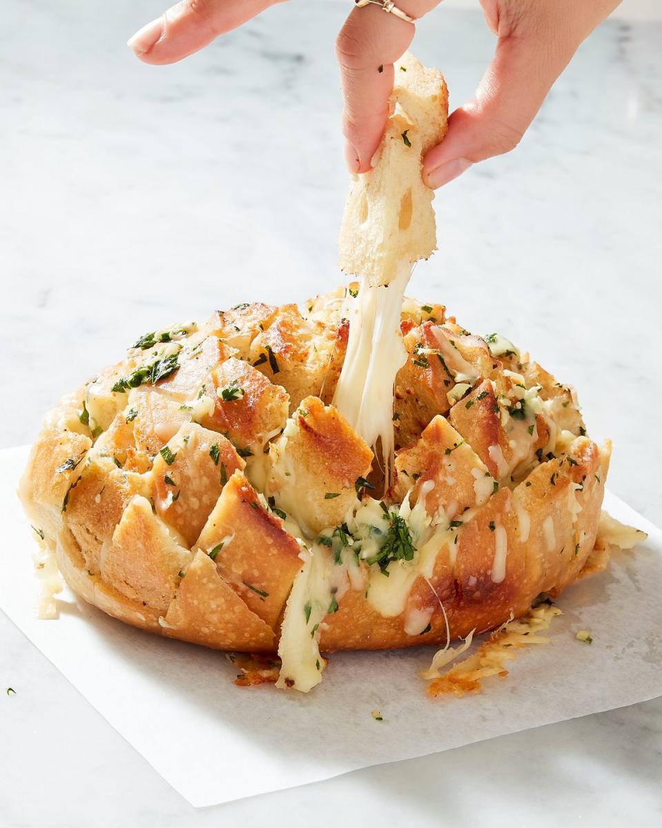 Cheesy Garlic Pull-Apart Bread