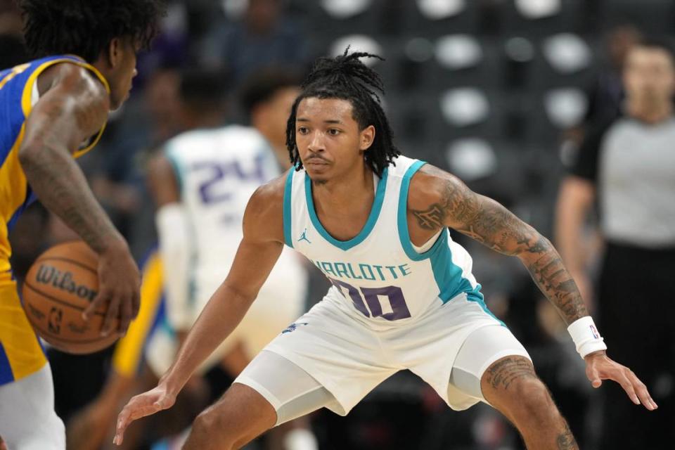 Jul 5, 2023; Sacramento, CA, USA; Charlotte Hornets guard Nick Smith Jr. (00) defends against Golden State Warriors guard Kendric Davis (left) during the third quarter at Golden 1 Center. Mandatory Credit: Darren Yamashita-USA TODAY Sports