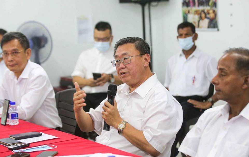 Thomas Su (centre) and M. Kulasegaran (right) announced their intention to run for the Perak DAP election on March 14.