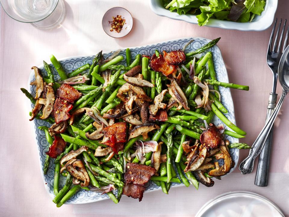 Grilled Asparagus with Bacon and Mushrooms