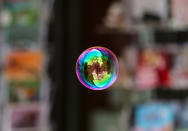 <p>A soap bubble released by a child, reflects the city hall of Frankfurt at Roemerberg Square in Frankfurt Main, Germany, May 5, 2017. (Photo: Armando Babani/EPA) </p>