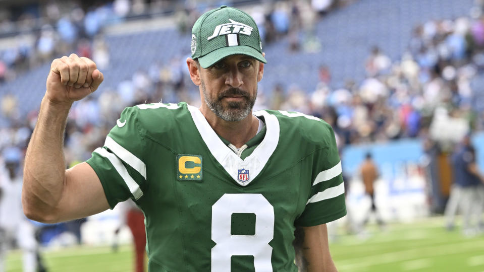 Serangan Jets di bawah Aaron Rodgers sebagai pemimpin meninggalkan banyak peluang, tetapi tetap menang. (Foto AP/John Amis)