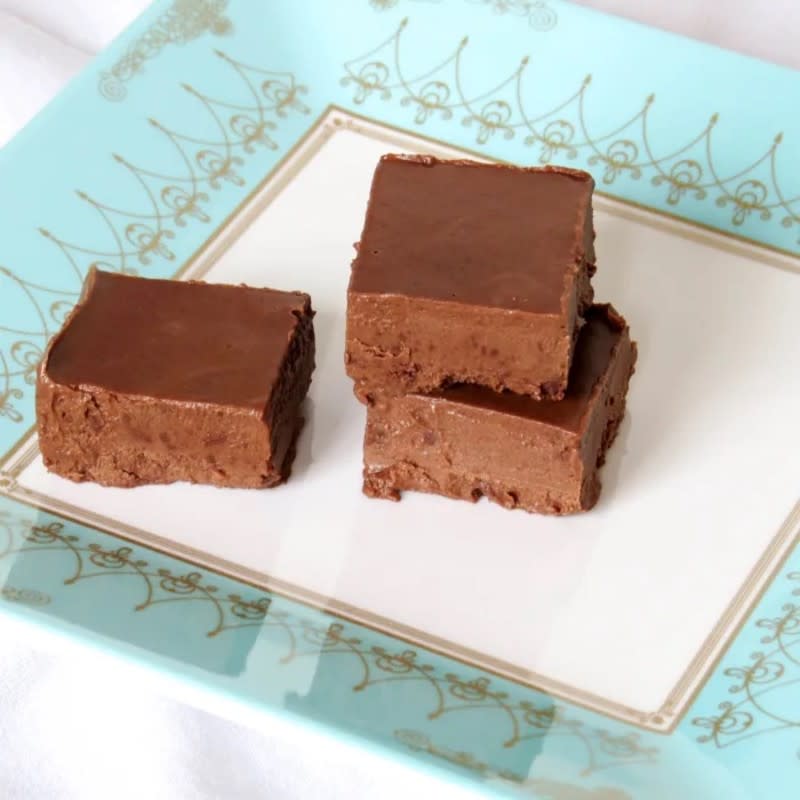 <p>Gigi Stewart</p><p>Two-ingredient, healthy fudge!</p><p><strong>Get the recipe: <a href="https://parade.com/841305/gigistewart/make-healthy-fudge-magic-with-2-ingredient-paleo-fudge/" rel="nofollow noopener" target="_blank" data-ylk="slk:Paleo Fudge;elm:context_link;itc:0;sec:content-canvas" class="link ">Paleo Fudge</a></strong></p>