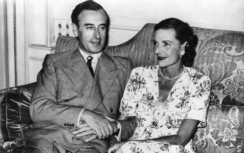 Lord and Lady Mountbatten at the Viceroy's House, New Delhi  - TopFoto 