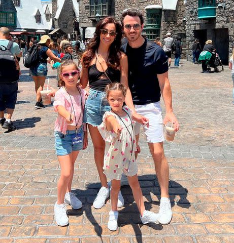 Kevin Jonas Instagram Danielle and Kevin with Alena and Valentina