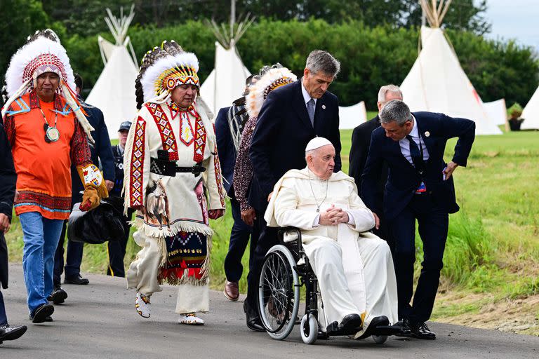 El Papa Francisco se reúne con pueblos indígenas en Maskwacis, al sur de Edmonton, en el oeste de Canadá, el 25 de julio de 2022