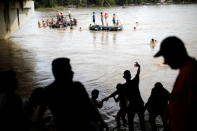 Honduran migrants, part of a caravan trying to reach the U.S., cross the Suchiate river with the help of fellow migrants to avoid the border checkpoint in Ciudad Hidalgo, Mexico, October 19, 2018. REUTERS/Ueslei Marcelino