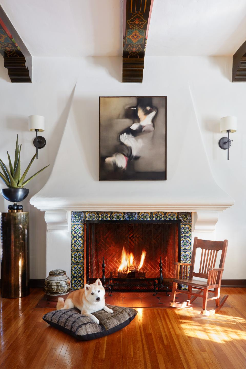 Beck, the designer’s Shiba Inu dog, cozies up to the fireplace.