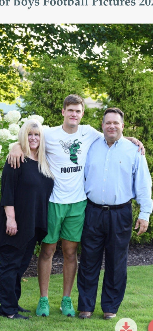 Robbie Roper, center, with his mom, Jennifer, and dad, James