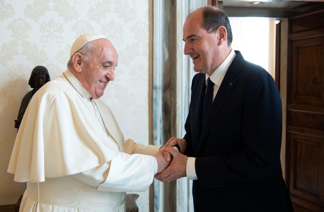 Le pape François et le Premier ministre Jean Castex, au Vatican - AFP PHOTO / VATICAN MEDIA