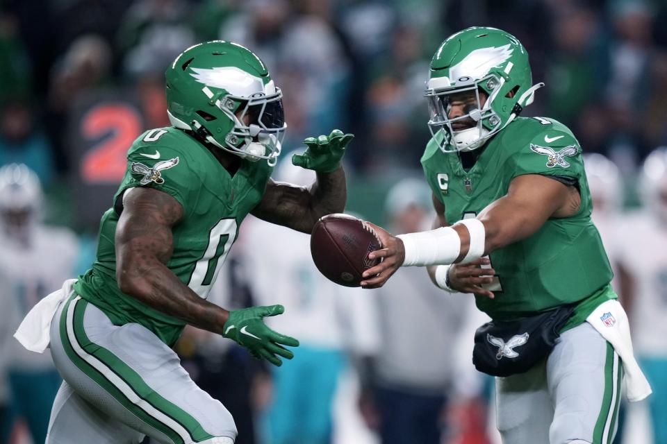 Philadelphia Eagles quarterback Jalen Hurts (1) hands off to Eagles running back D'Andre Swift (0) during the first half of an NFL football game against the Miami Dolphins on Sunday, Oct. 22, 2023, in Philadelphia. (AP Photo/Matt Slocum)