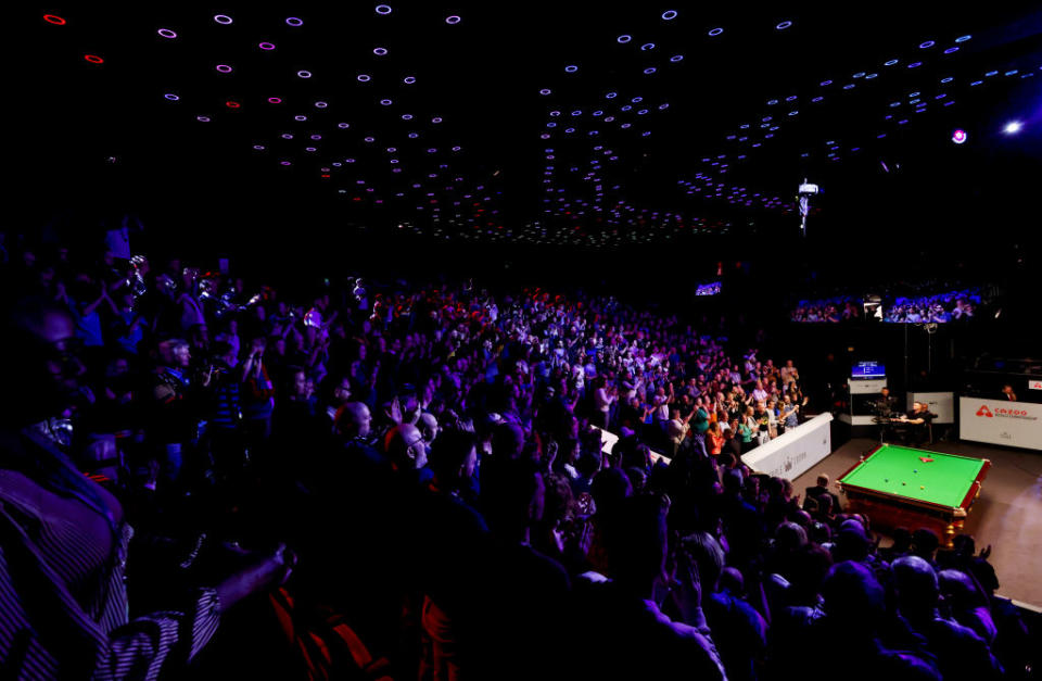 SHEFFIELD, ENGLAND - APRIL 20: Spectators applaud during day one of the Cazoo World Snooker Championship 2024 at Crucible Theatre on April 20, 2024 in Sheffield, England. (Photo by George Wood/Getty Images) (Photo by George Wood/Getty Images)