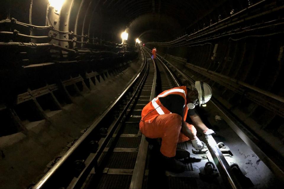 Dust busters: TfL contractors cleaning the Tube tunnels (Ross Lydall)