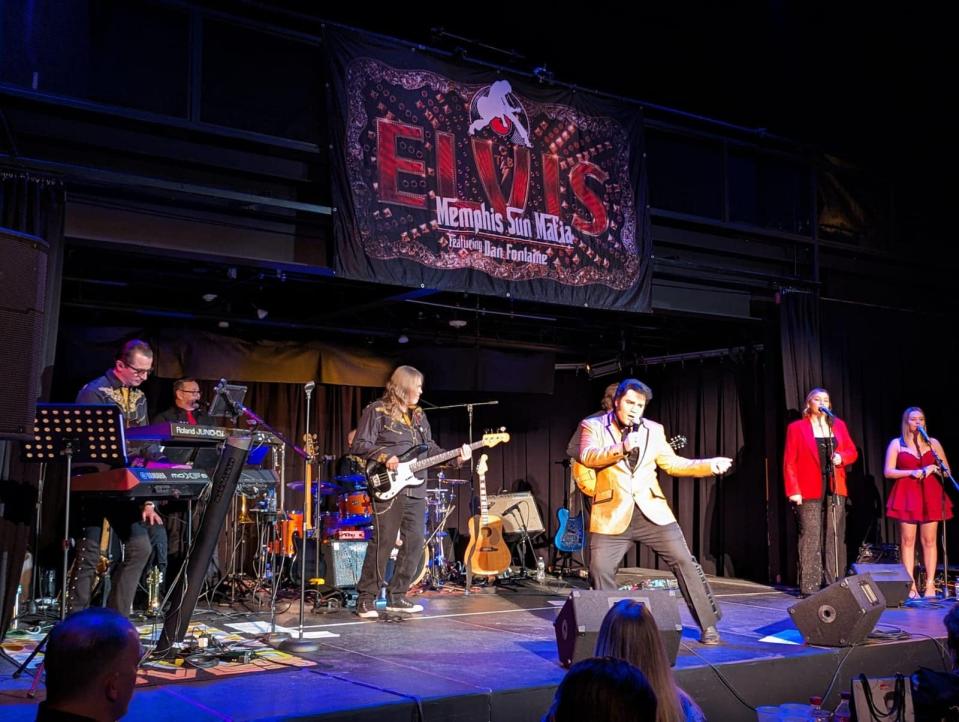 "Viva Las Elvis" runs chronologically through Elvis Presley's hits, through the raw rock 'n' roll of the '50s to the dramatic power of the '70s, and runs about two hours with 30 to 40 songs.