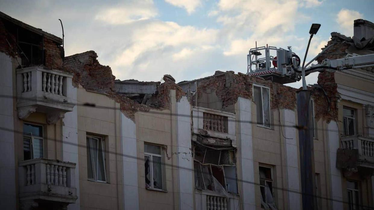 Aftermath of Russian attack on Dnipro 19 April. Photo: Serhii Lysak on Telegram