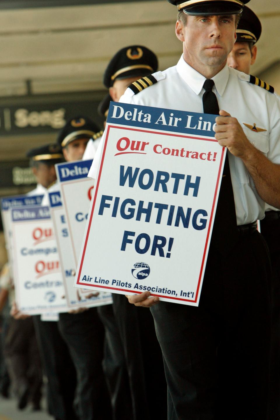 Delta Air Lines pilots stage an informational picket in 2006 outside Los Angeles International Airport.