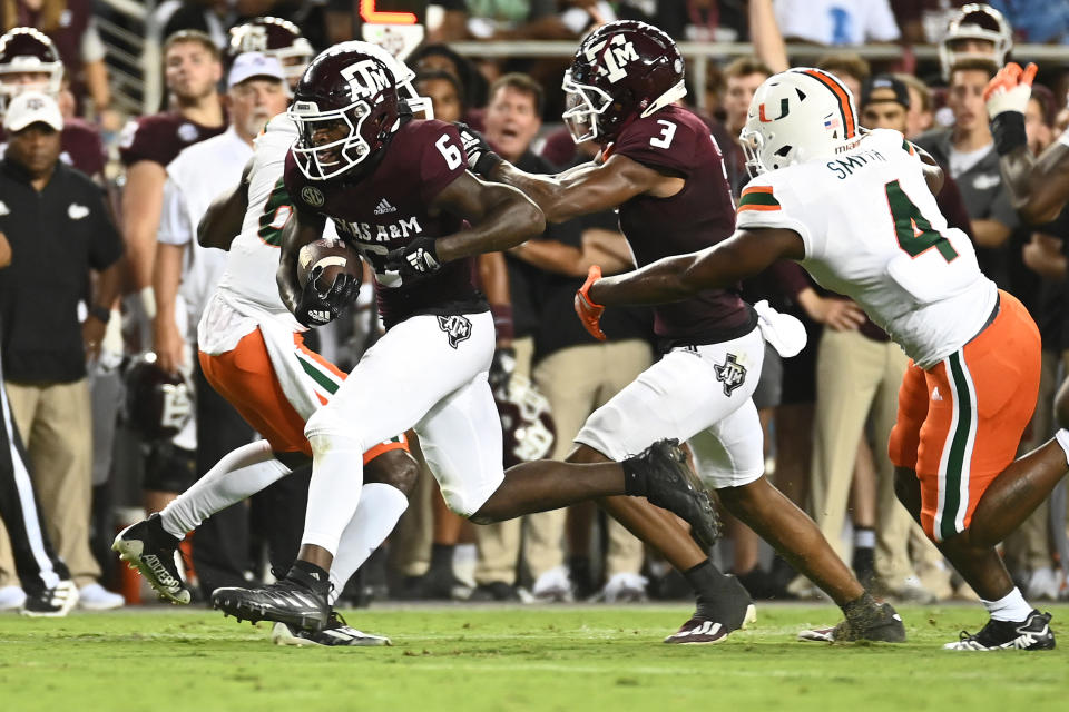 COLLEGE STATION, TEXAS - SEPTEMBER 17: Devon Achane #6 of the Texas A&M Aggies runs the ball against the Miami Hurricanes during the first half of the game at Kyle Field on September 17, 2022 in College Station, Texas. (Photo by Jack Gorman/Getty Images)