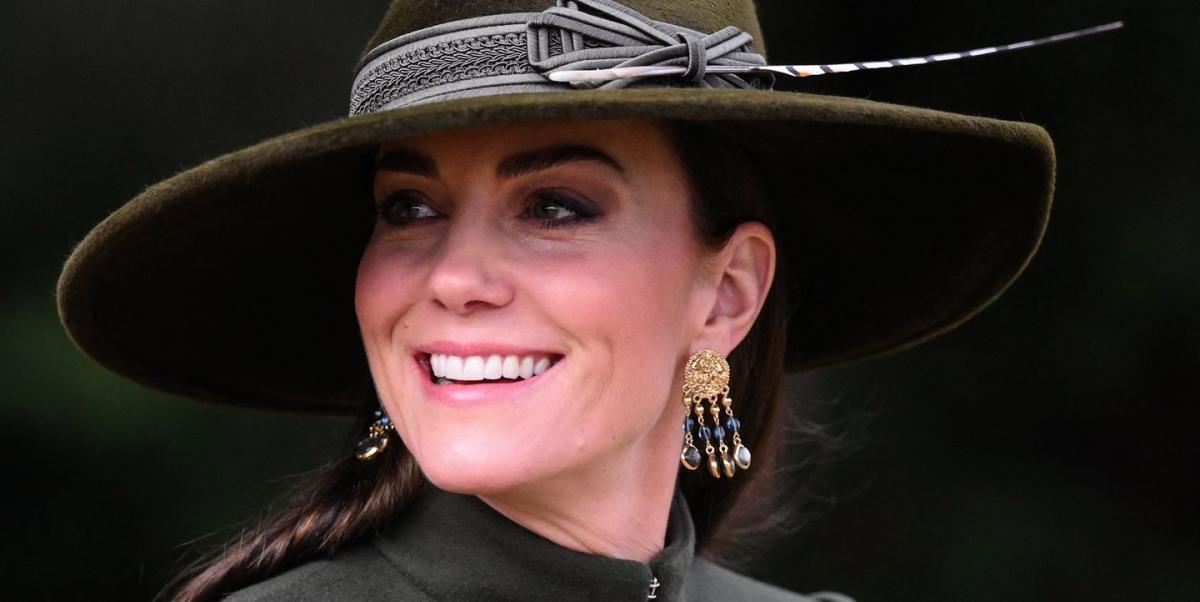 Kate Middleton was een visioen in een Alexander McQueen-jasjurk met leden van de koninklijke familie tijdens Kerstmis 2022