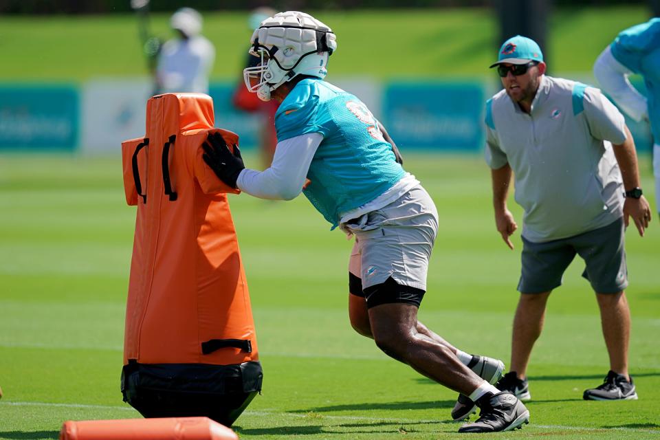 Defensive tackle Raekwon Davis performs a drill in training camp.