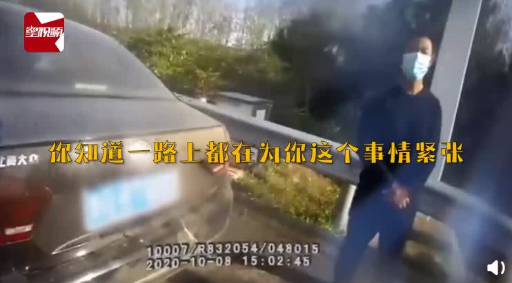 車主被警察痛罵了一頓。（圖／翻攝自星視頻）